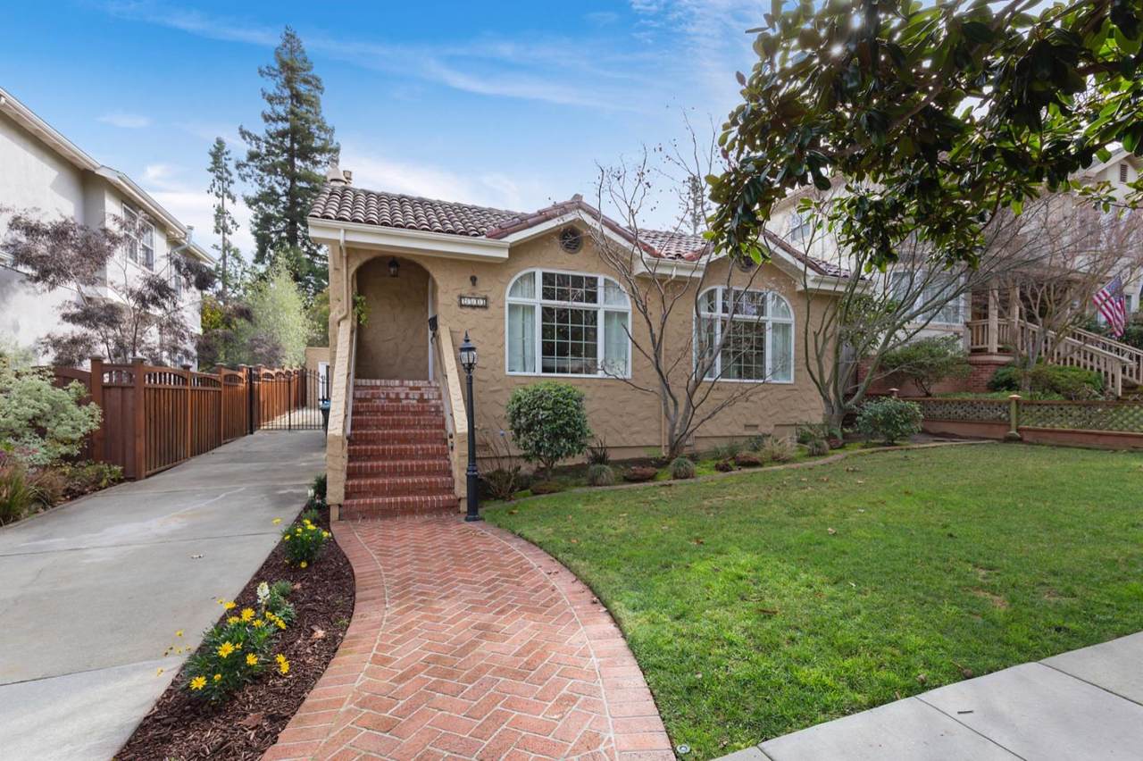 2513 Hillside Dr - Photo 1