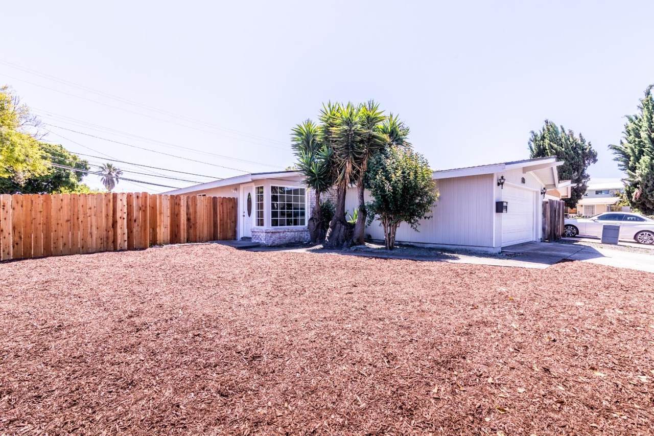380 Greenlake Dr - Photo 1