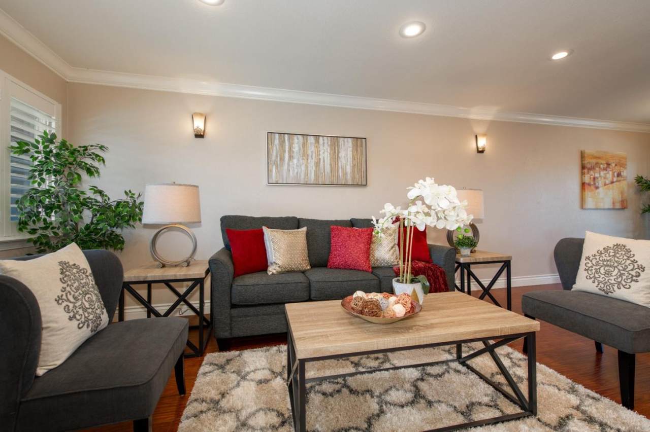 1357 Phelps Ave 12 - Photo 1