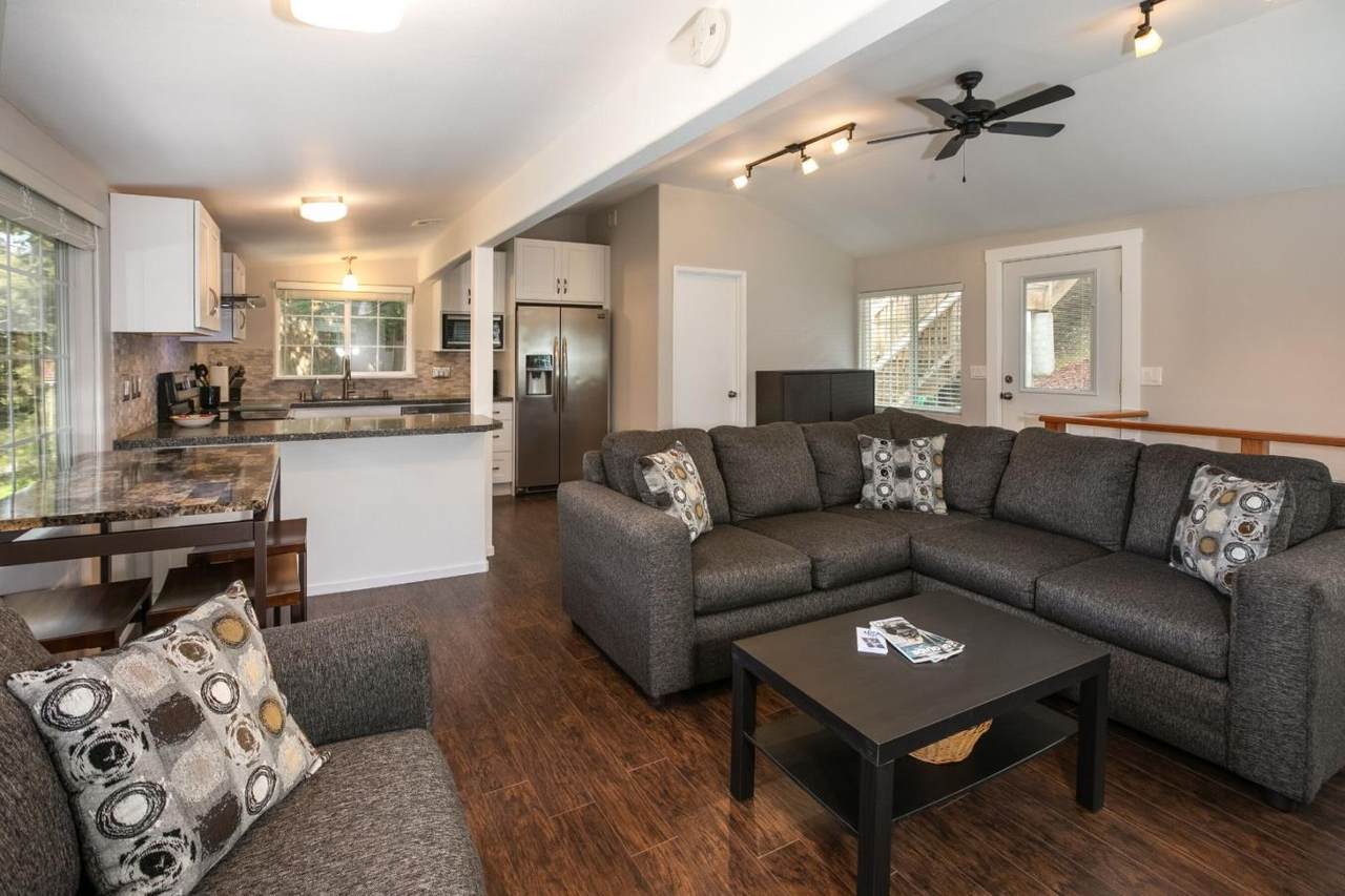 1941 Redwood Dr - Photo 1