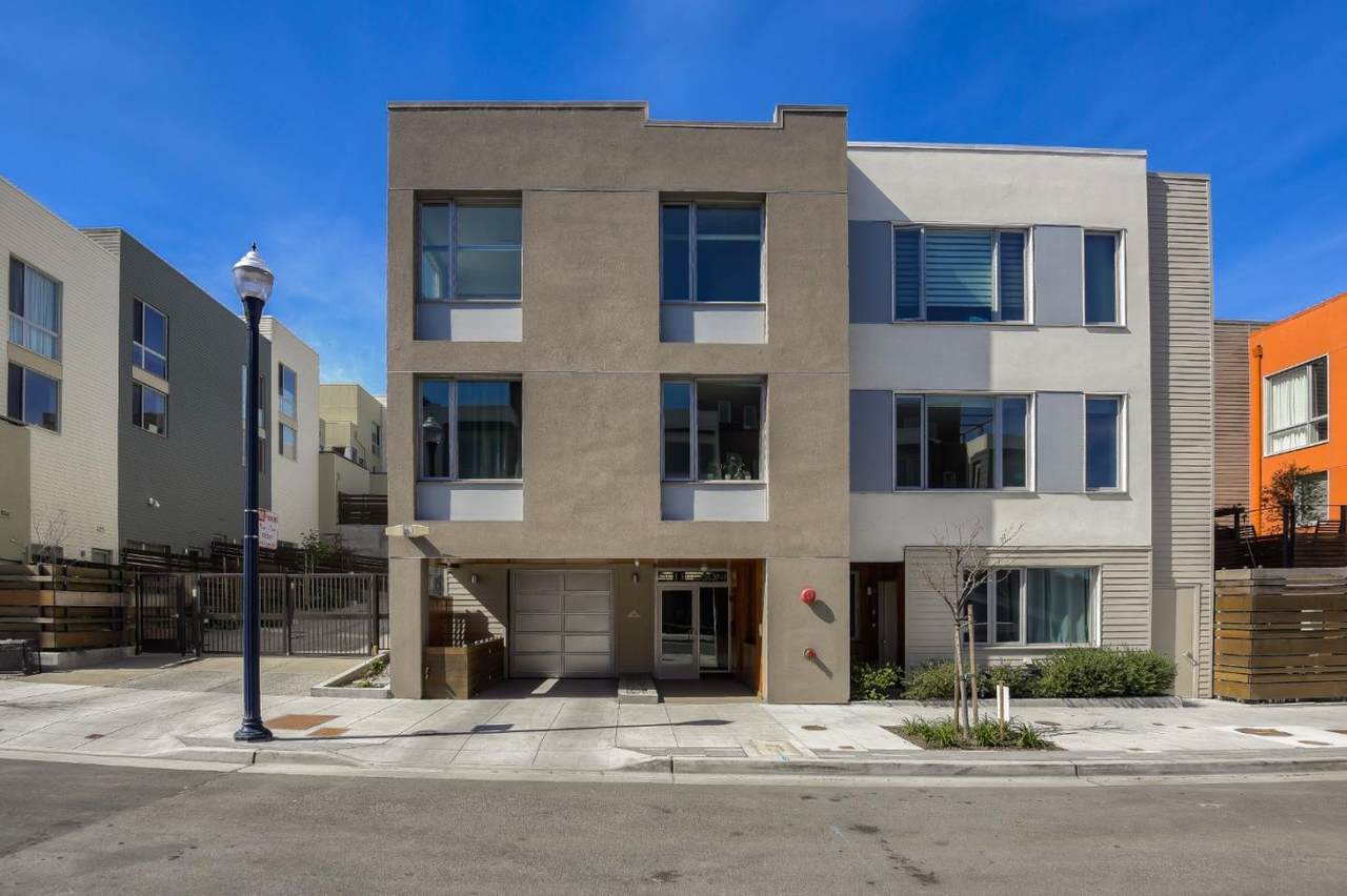 501 Hudson Ave 302 - Photo 1