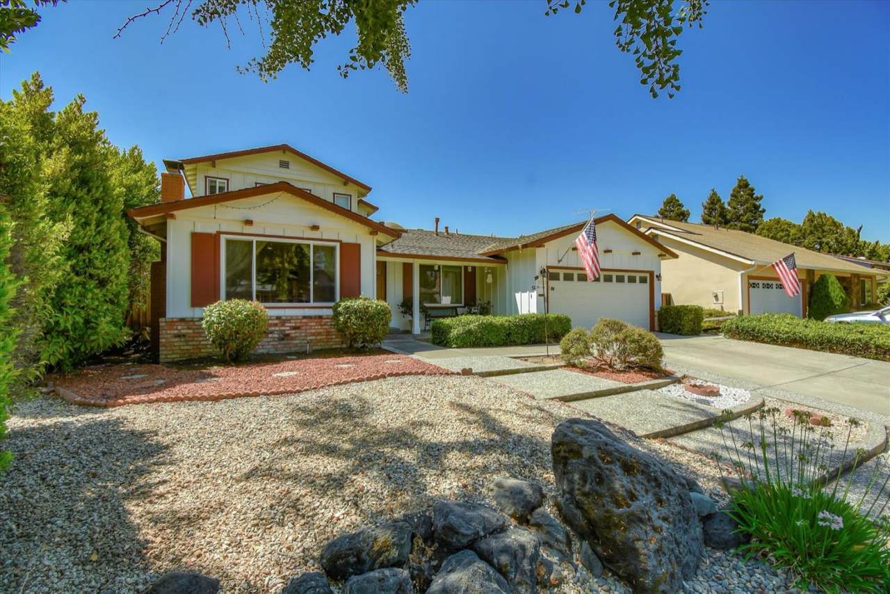 1016 Lupine Dr - Photo 1