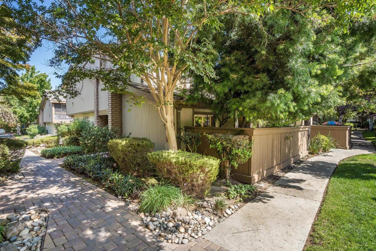 49 Showers Dr F433 - Photo 1