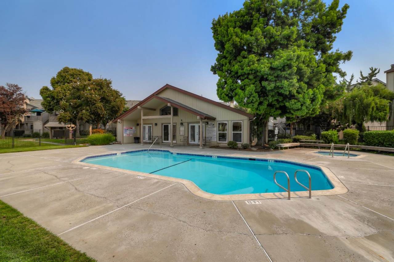 374 Coyote Creek Cir - Photo 1