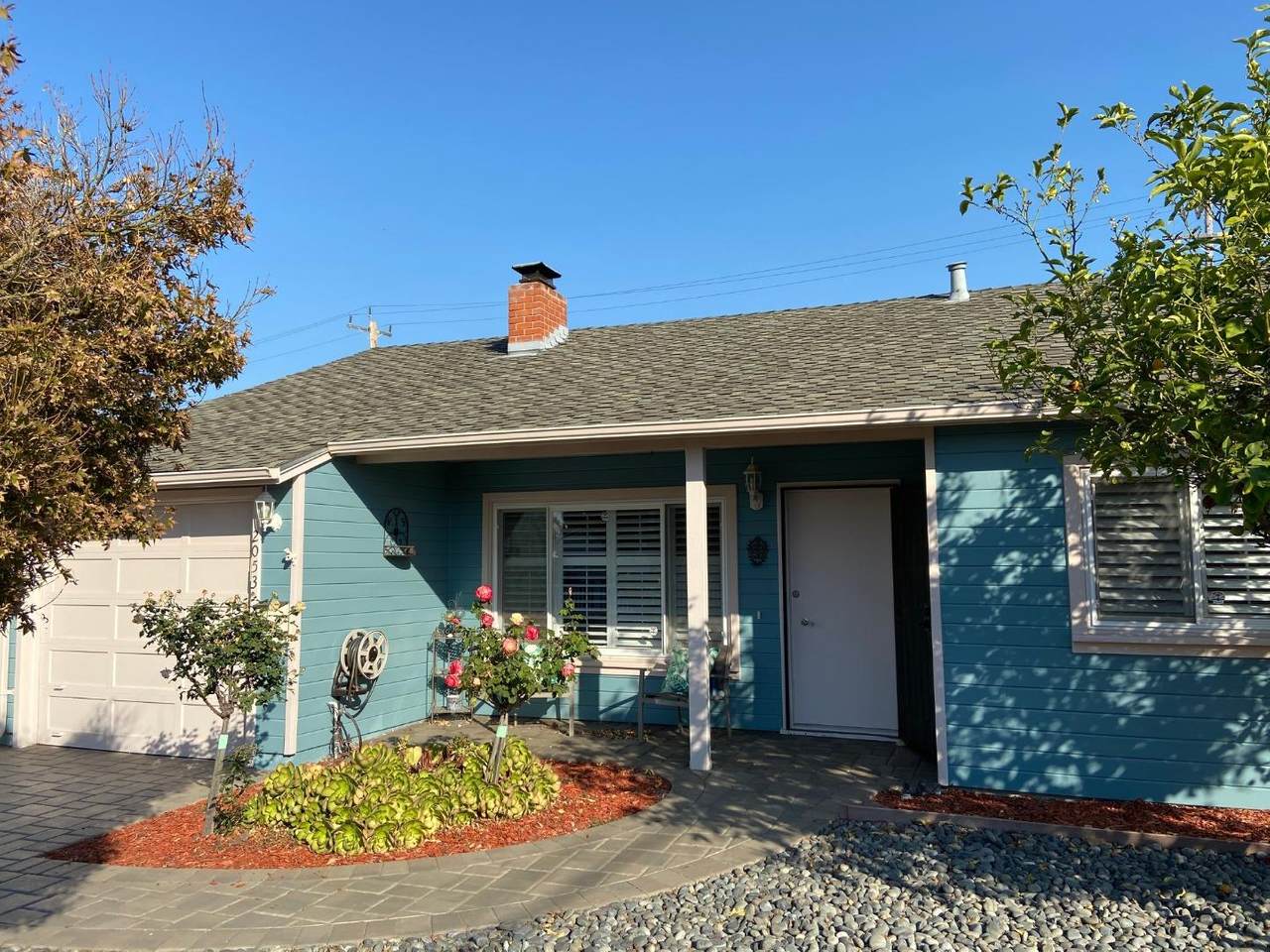 2053 Shoreview Ave - Photo 1