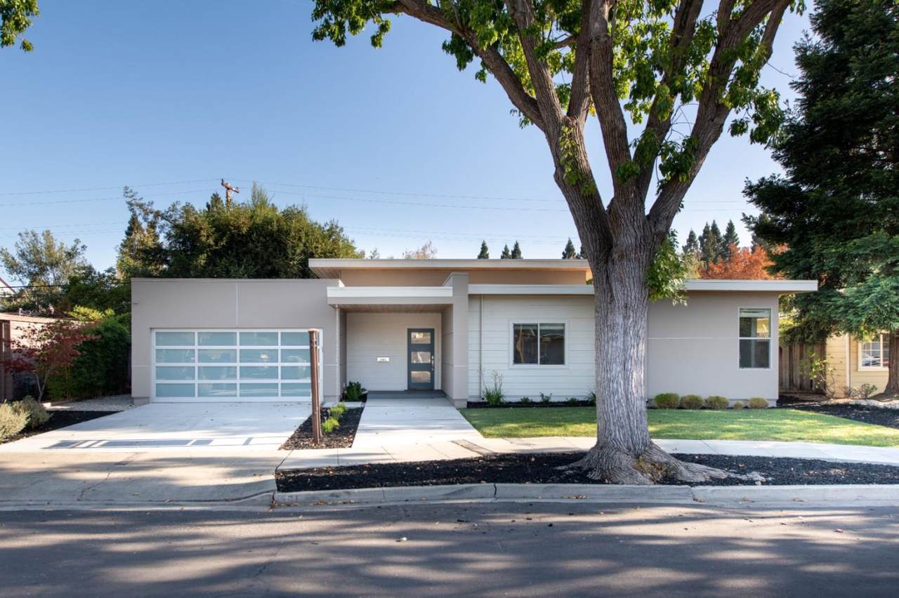 151 Atherwood - Photo 1