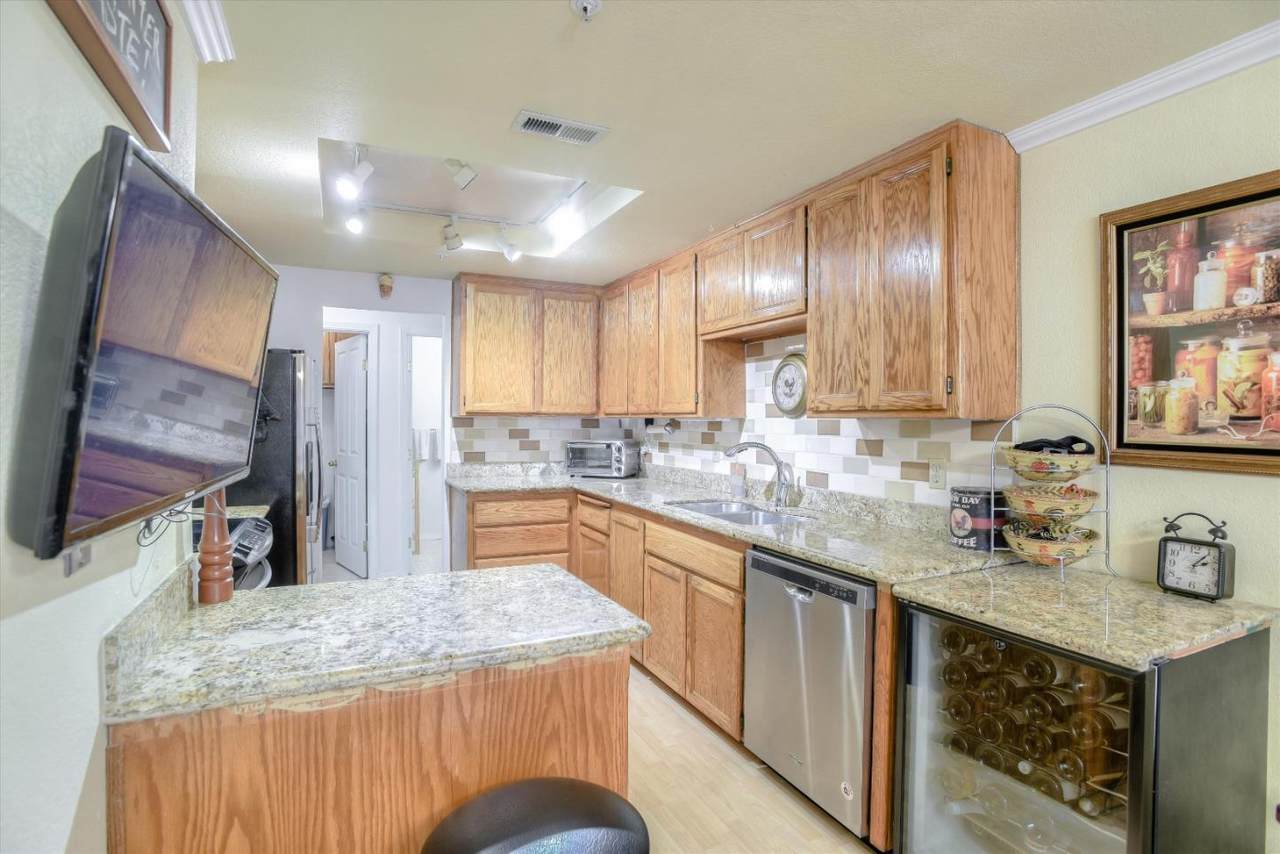 1130 Woodside Rd 4 - Photo 1