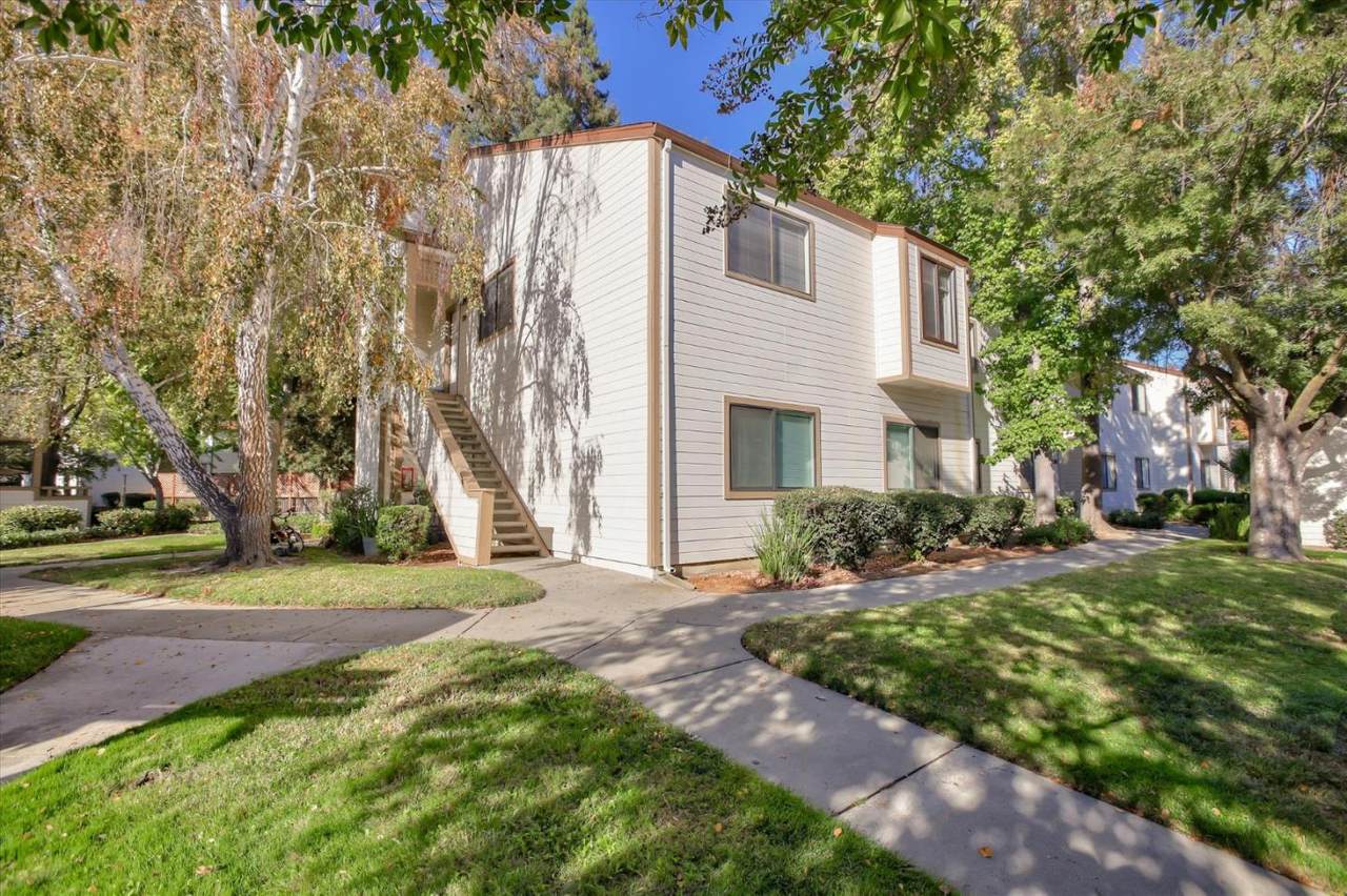 1391 Meadow Ridge Cir - Photo 1