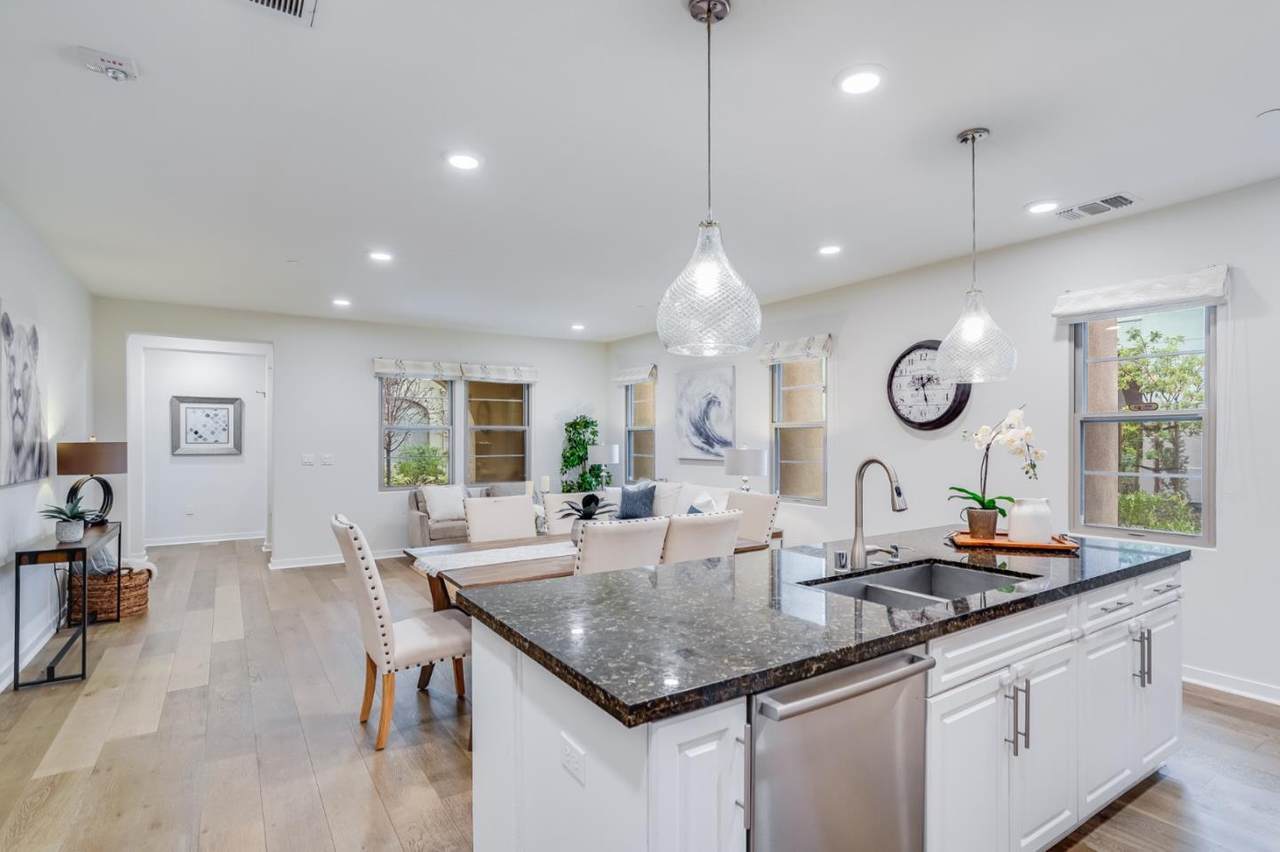 1086 Bigleaf Pl 101 - Photo 1