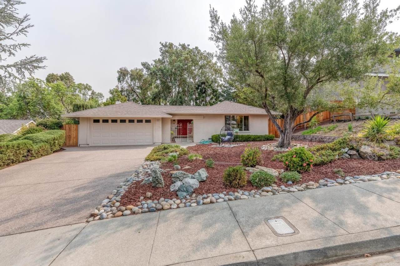 988 Riesling Dr - Photo 1