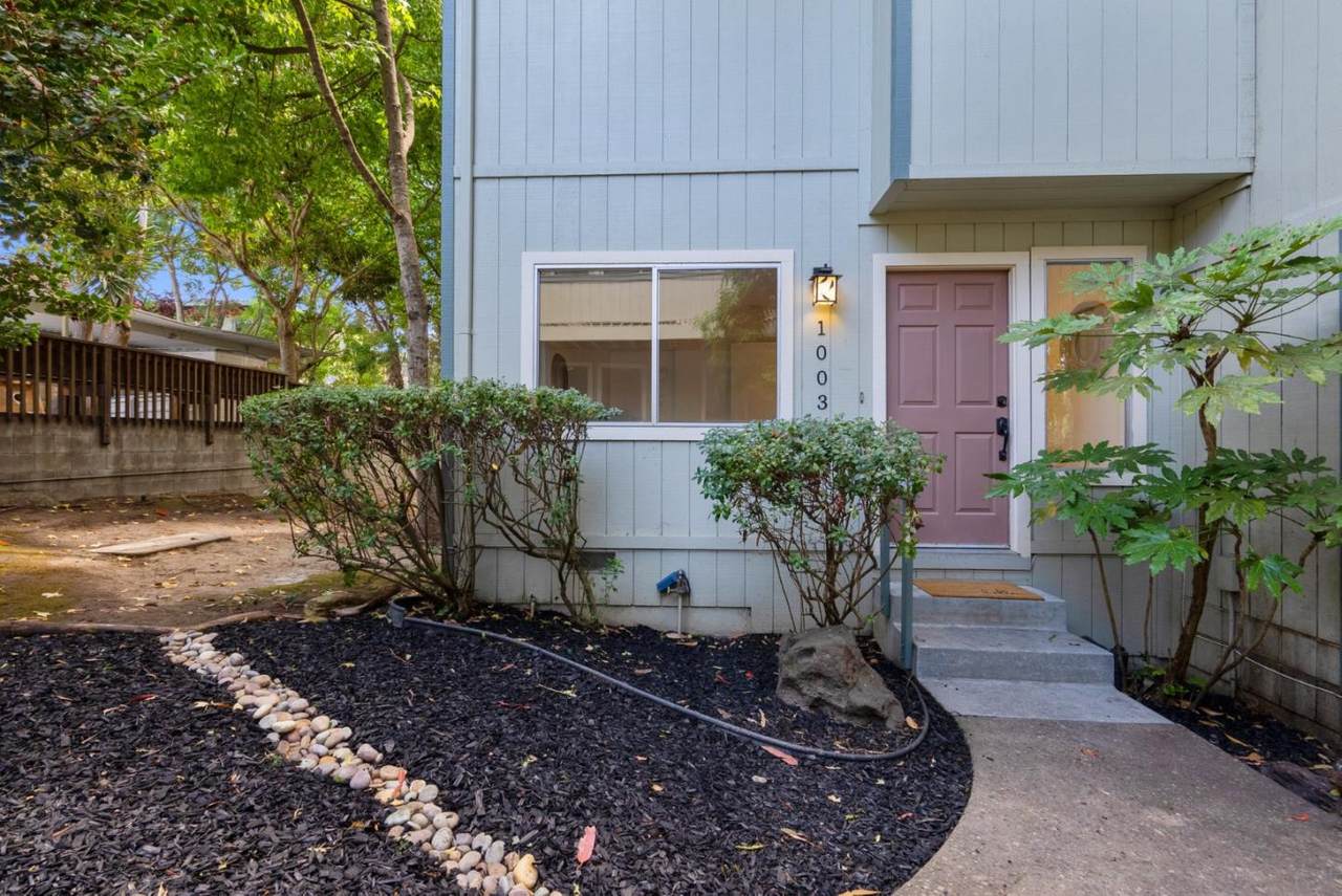 1003 Lewis Cir - Photo 1