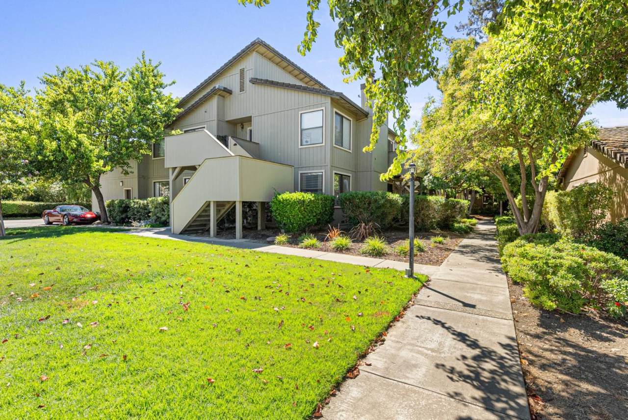 139 Del Monte Ln - Photo 1