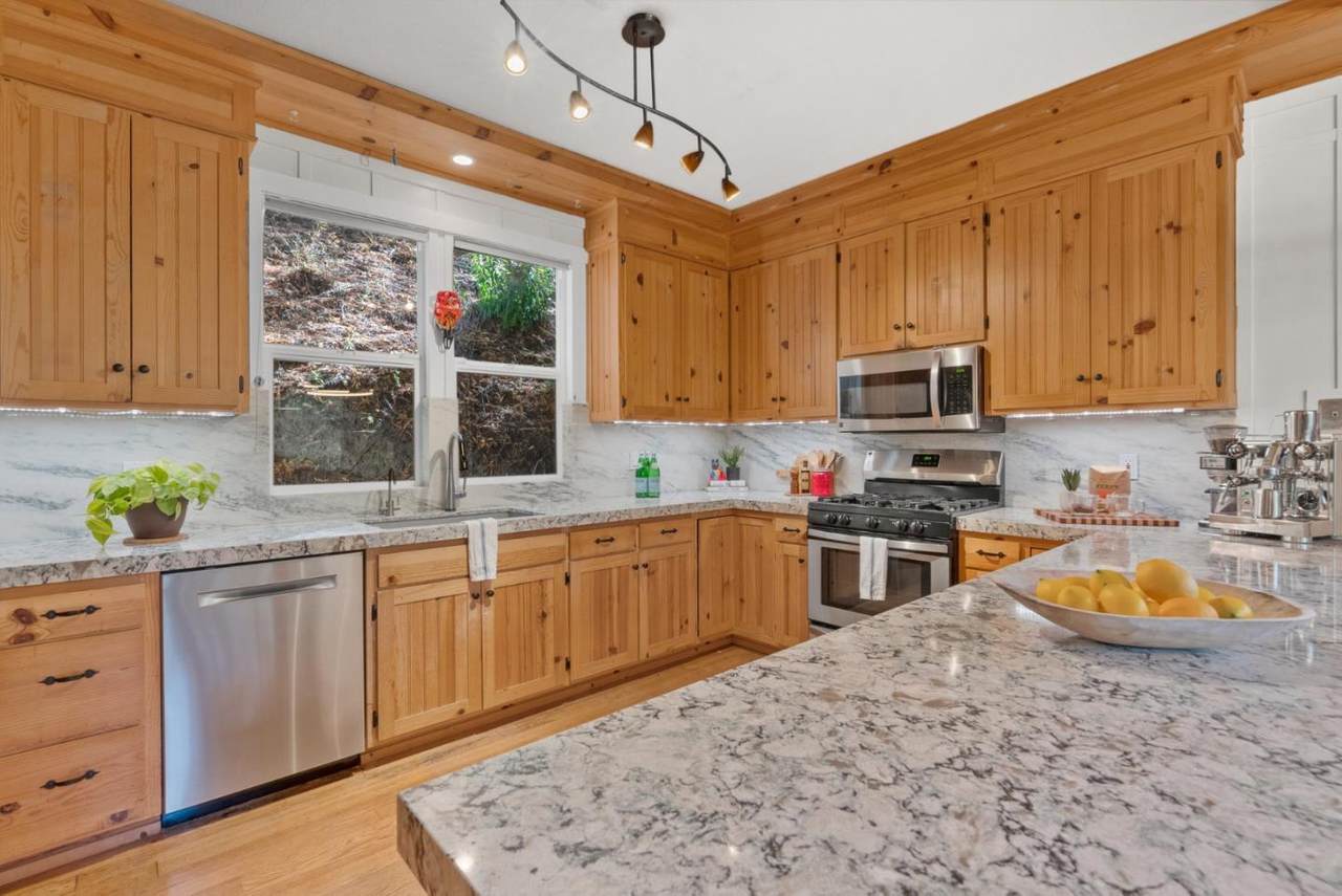 373 Summer Pl - Photo 1