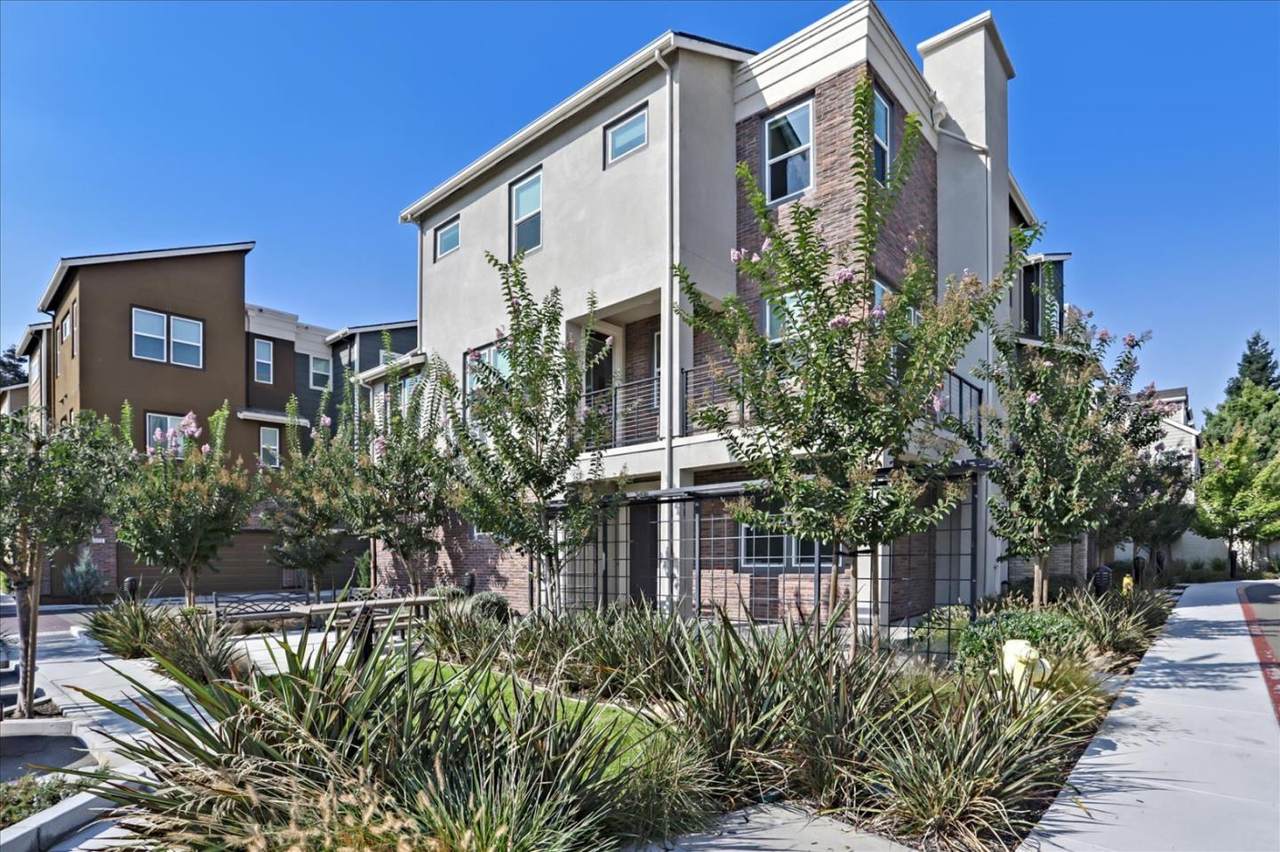 337 Charles Morris Ter - Photo 1