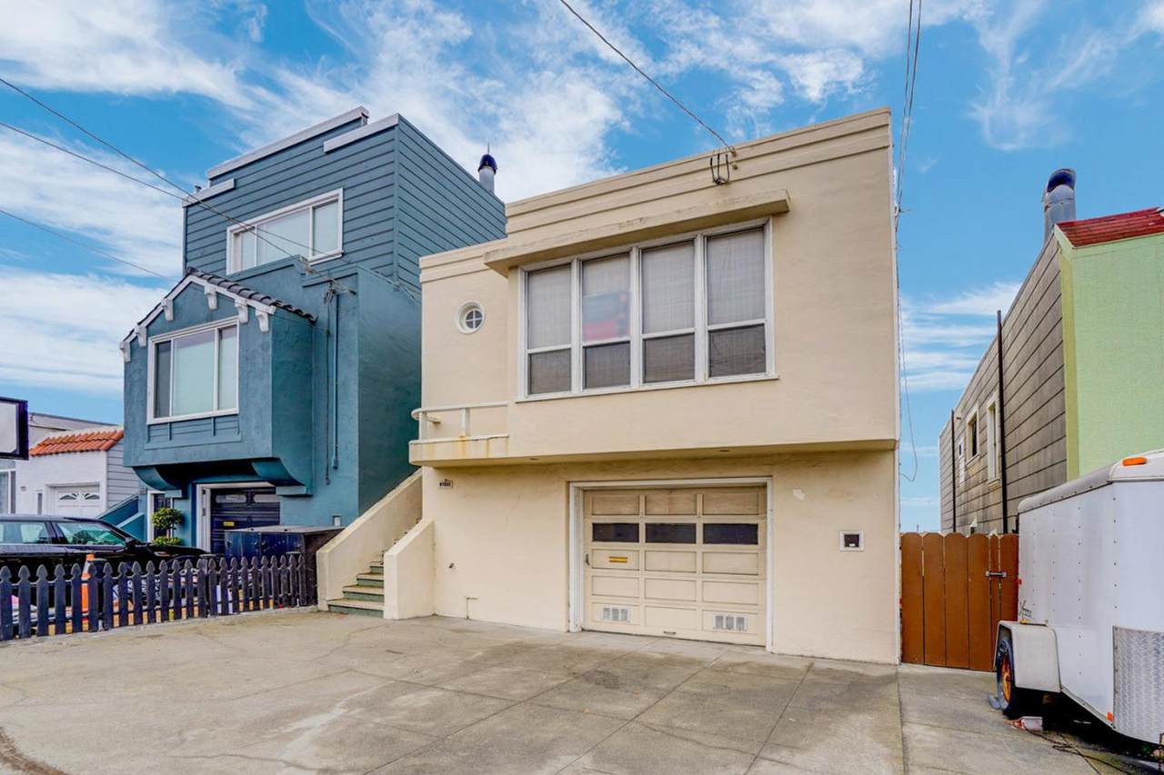 2219 44th Ave - Photo 1