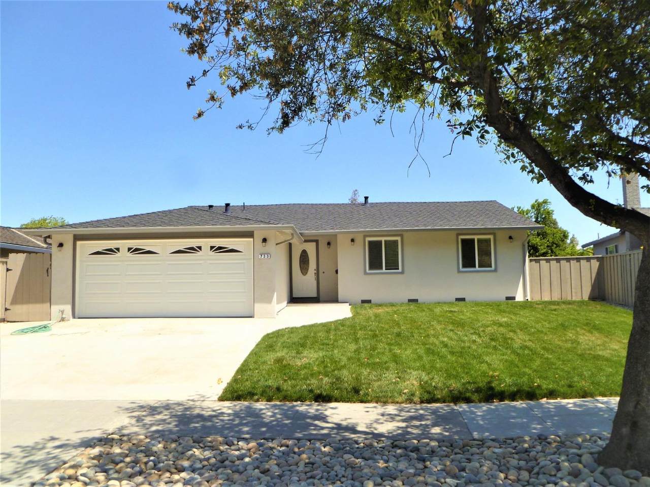 733 Colleen Dr - Photo 1