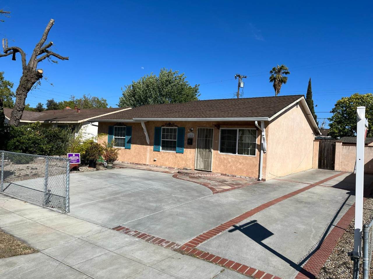 2464 Poplar Dr - Photo 1