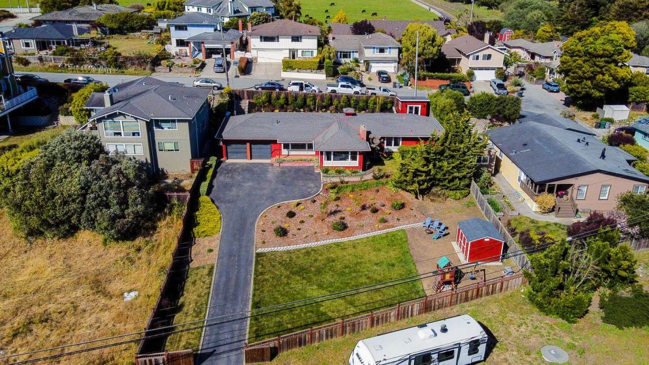 3279 Cabrillo Hwy - Photo 1