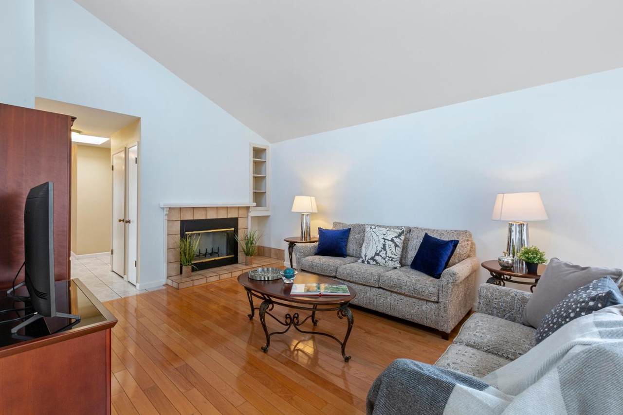 10 Cobblestone Sq - Photo 1