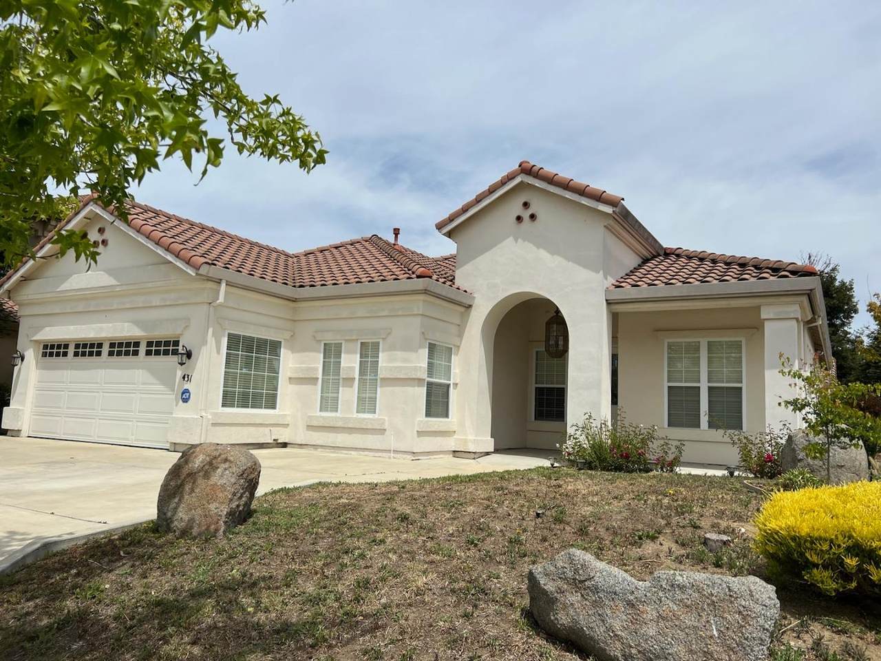 431 Victoria Ave - Photo 1
