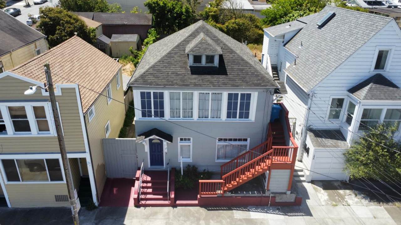 15-17 Holloway Ave - Photo 1