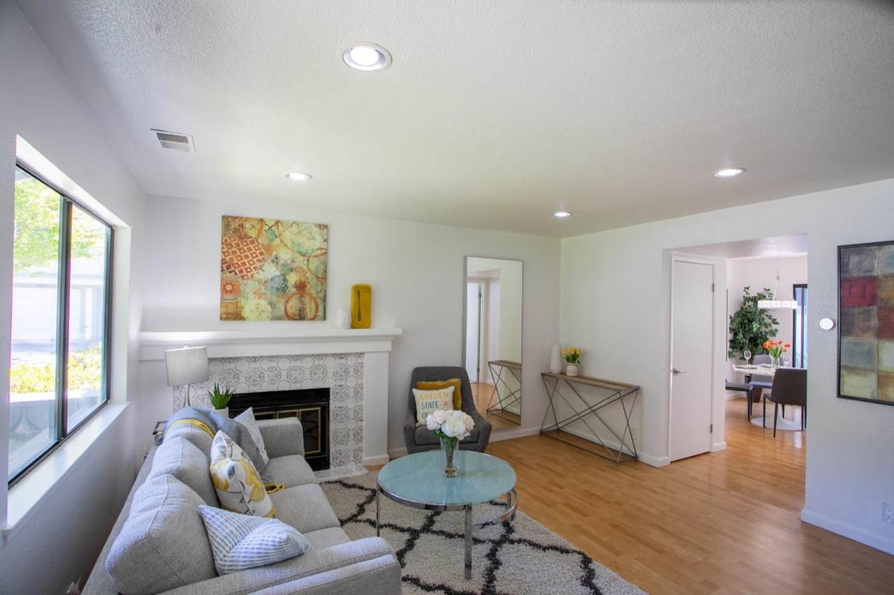 34744 Tuxedo Cmn - Photo 1