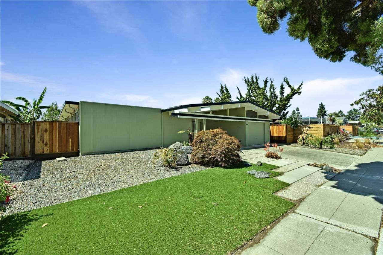 818 Devonshire Way - Photo 1