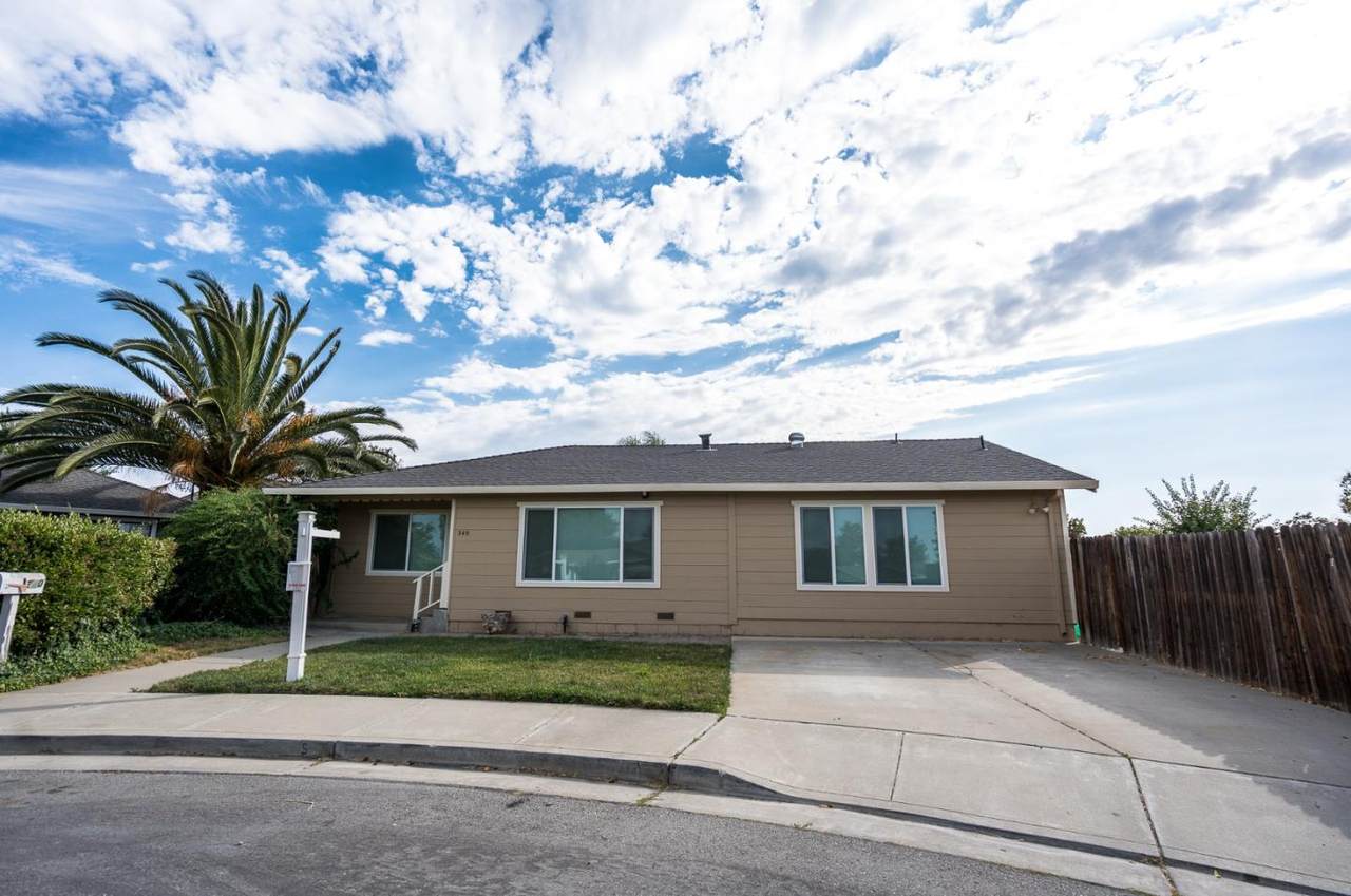 240 Western Ct - Photo 1
