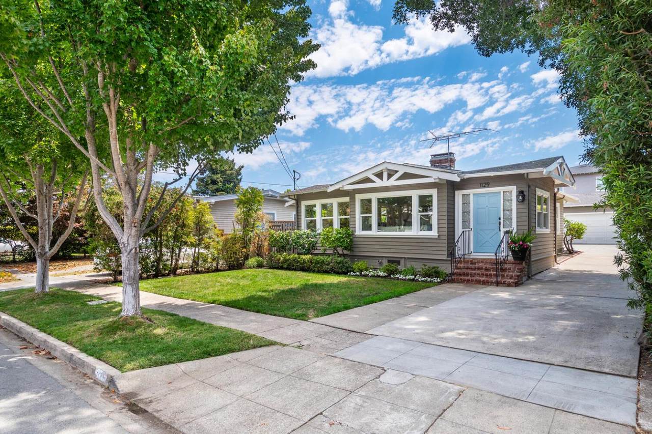 1129 Juanita Ave - Photo 1