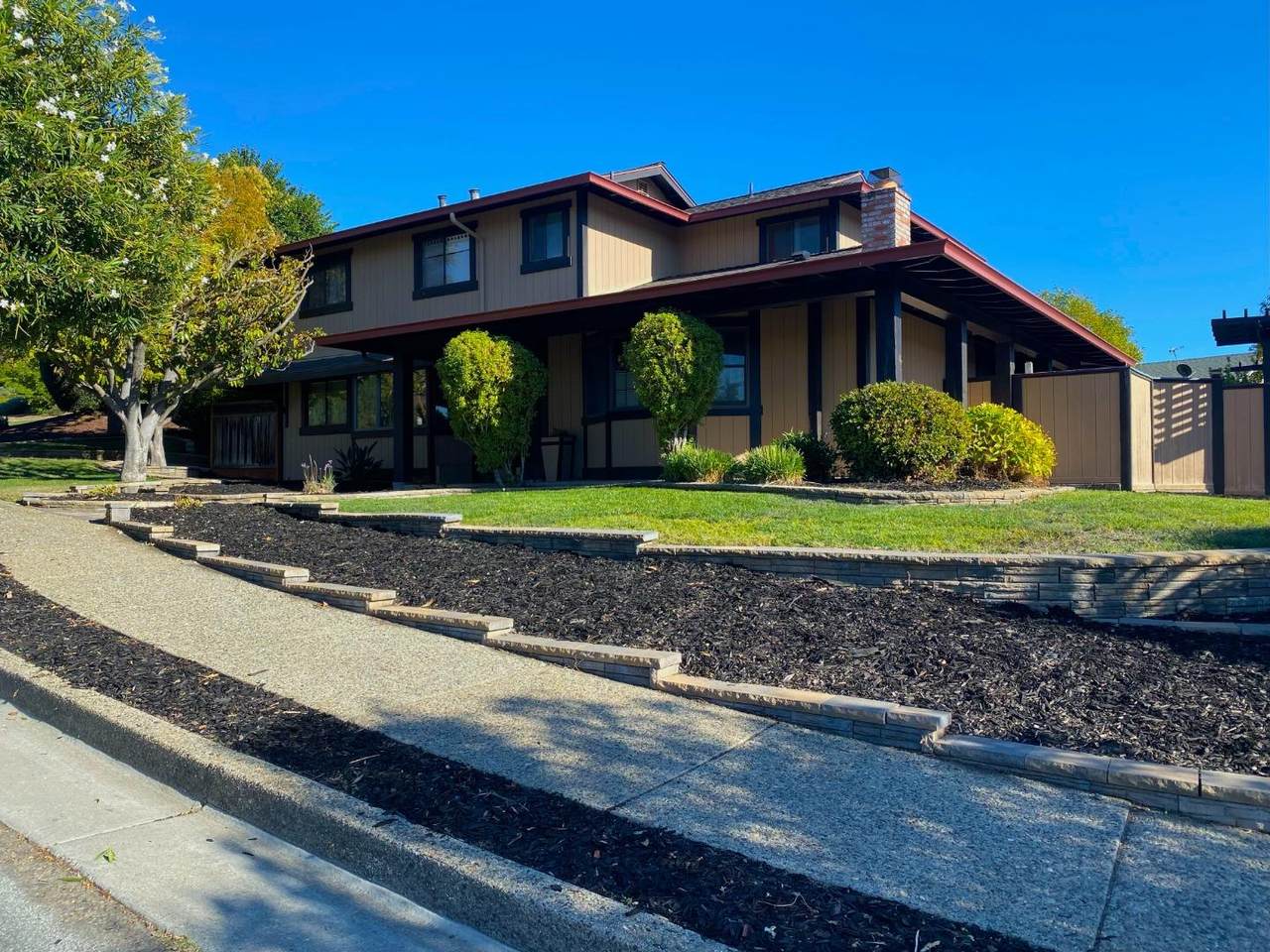 2760 Fountain Oaks Dr - Photo 1