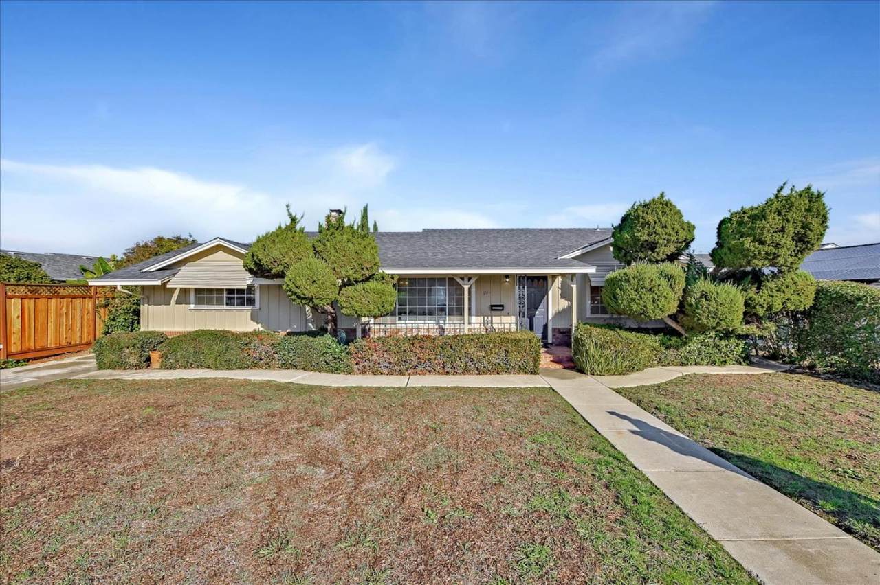 1111 Savannah Dr - Photo 1