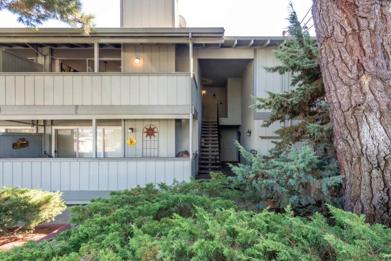 2201 Village Ct 7 - Photo 1
