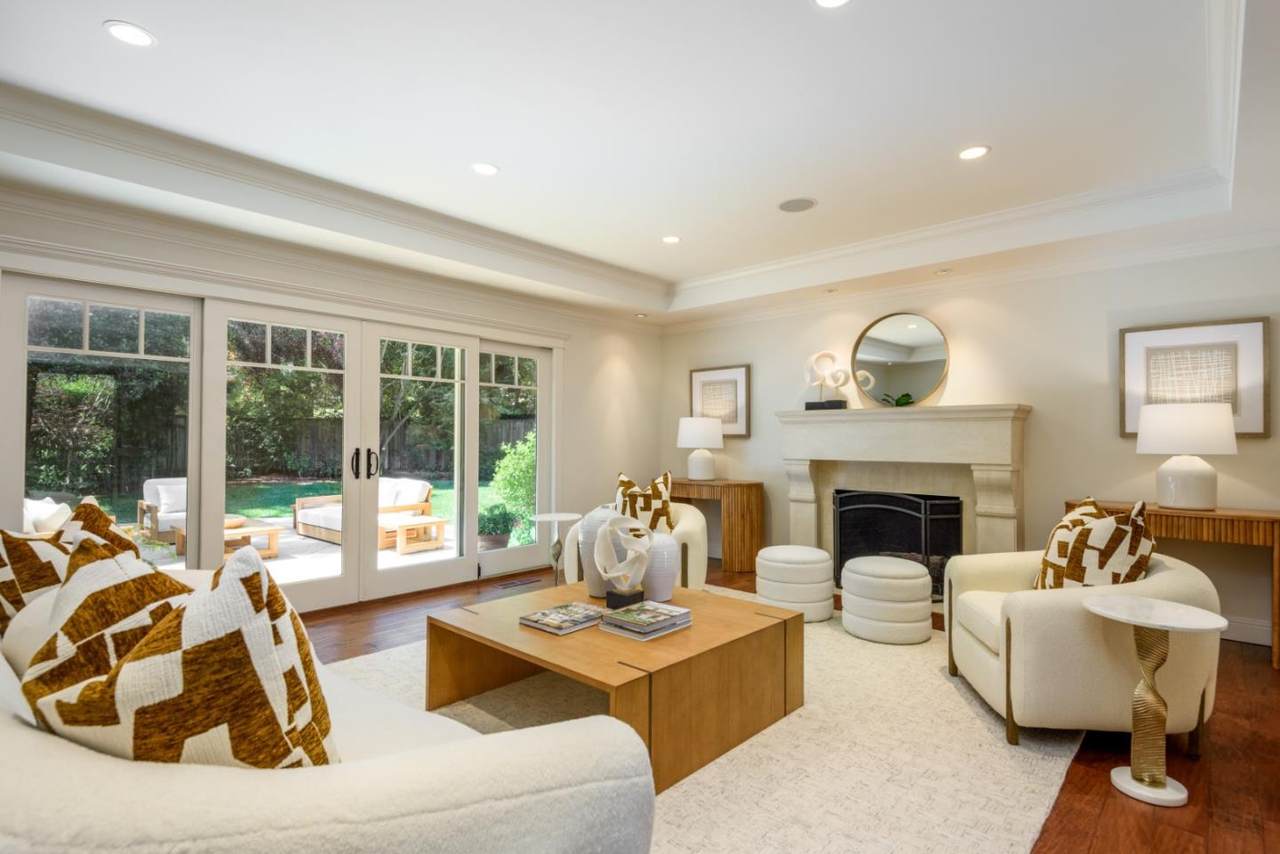 1674 Oak Ave - Photo 1