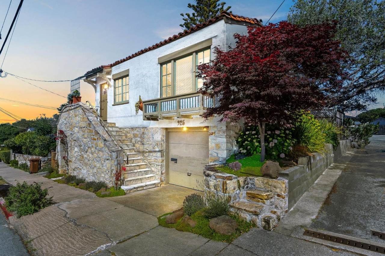 925 Cass St - Photo 1