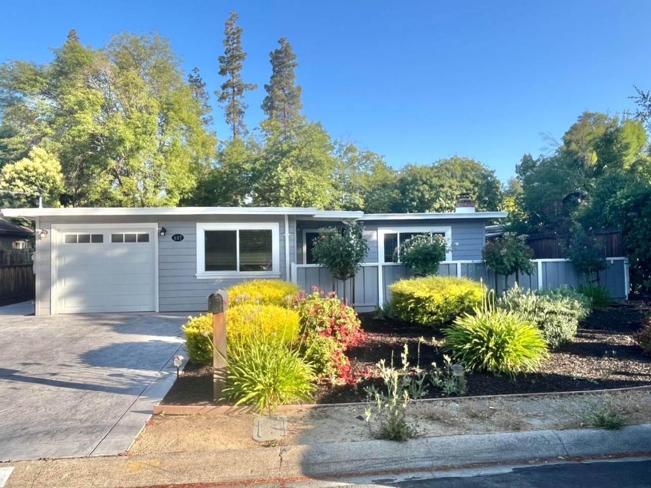 137 Diablo Ct - Photo 1
