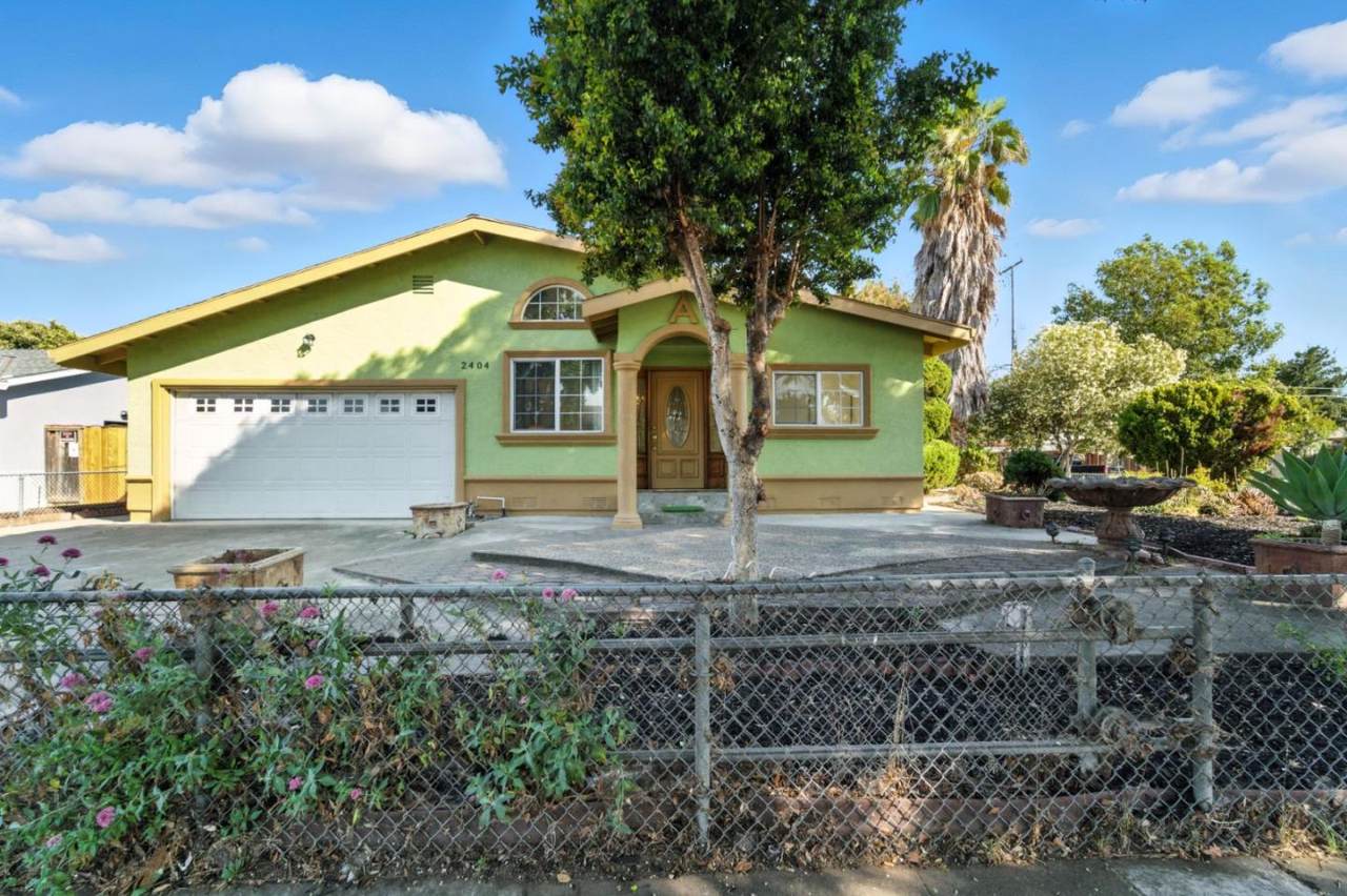 2404 Lucerne Way - Photo 1