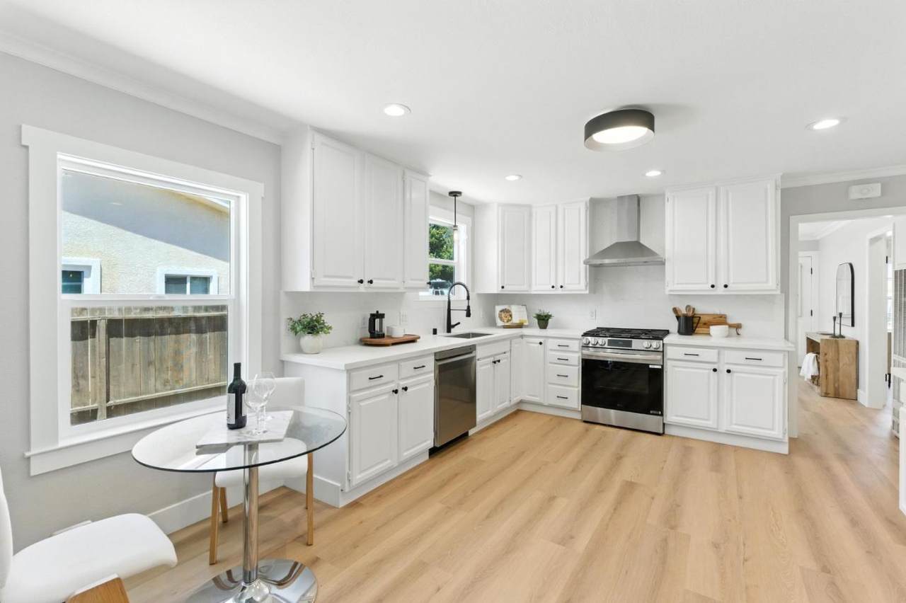 956 Bryant Way - Photo 1