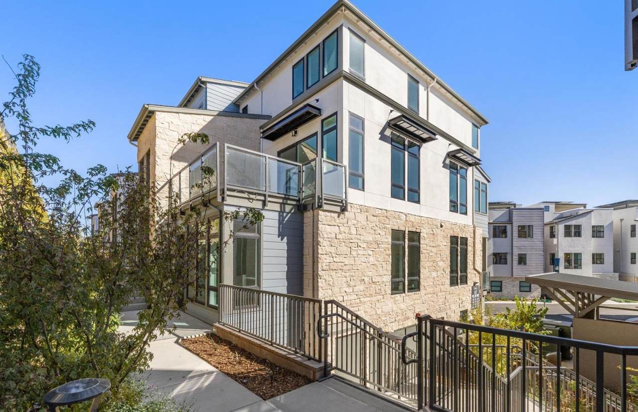 2425 Willow Way - Photo 1