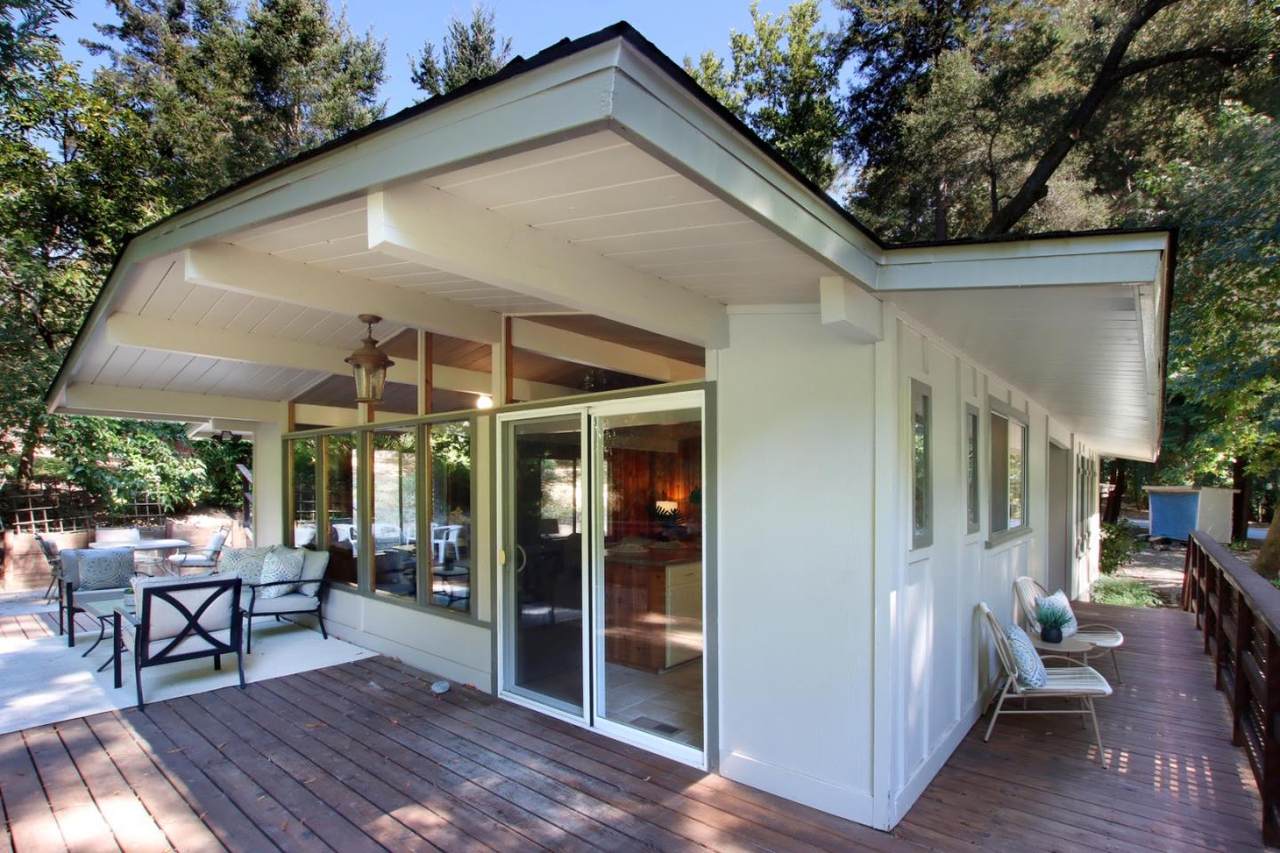 15715 Forest Hill Dr - Photo 1