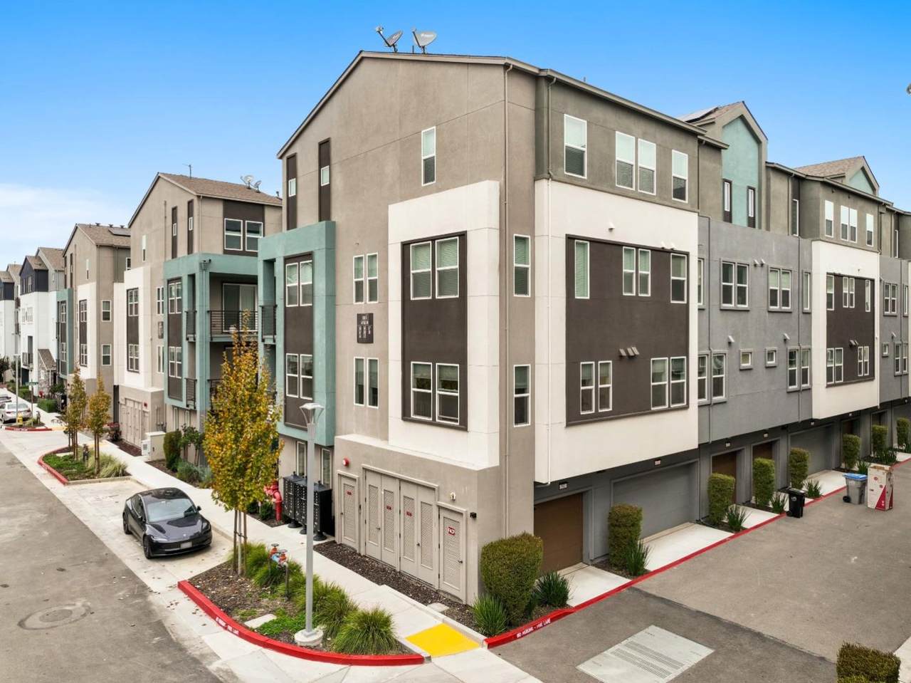 581 Yale Way - Photo 1