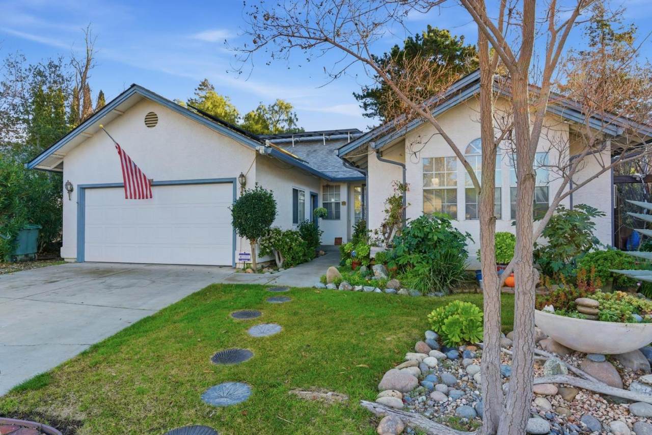 1521 Las Brisas Dr - Photo 1