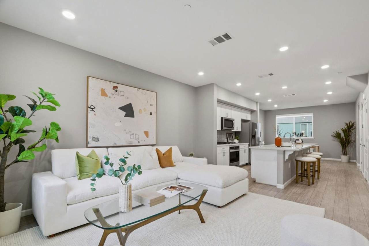 157 Llano De Los Robles Ave 4 - Photo 1