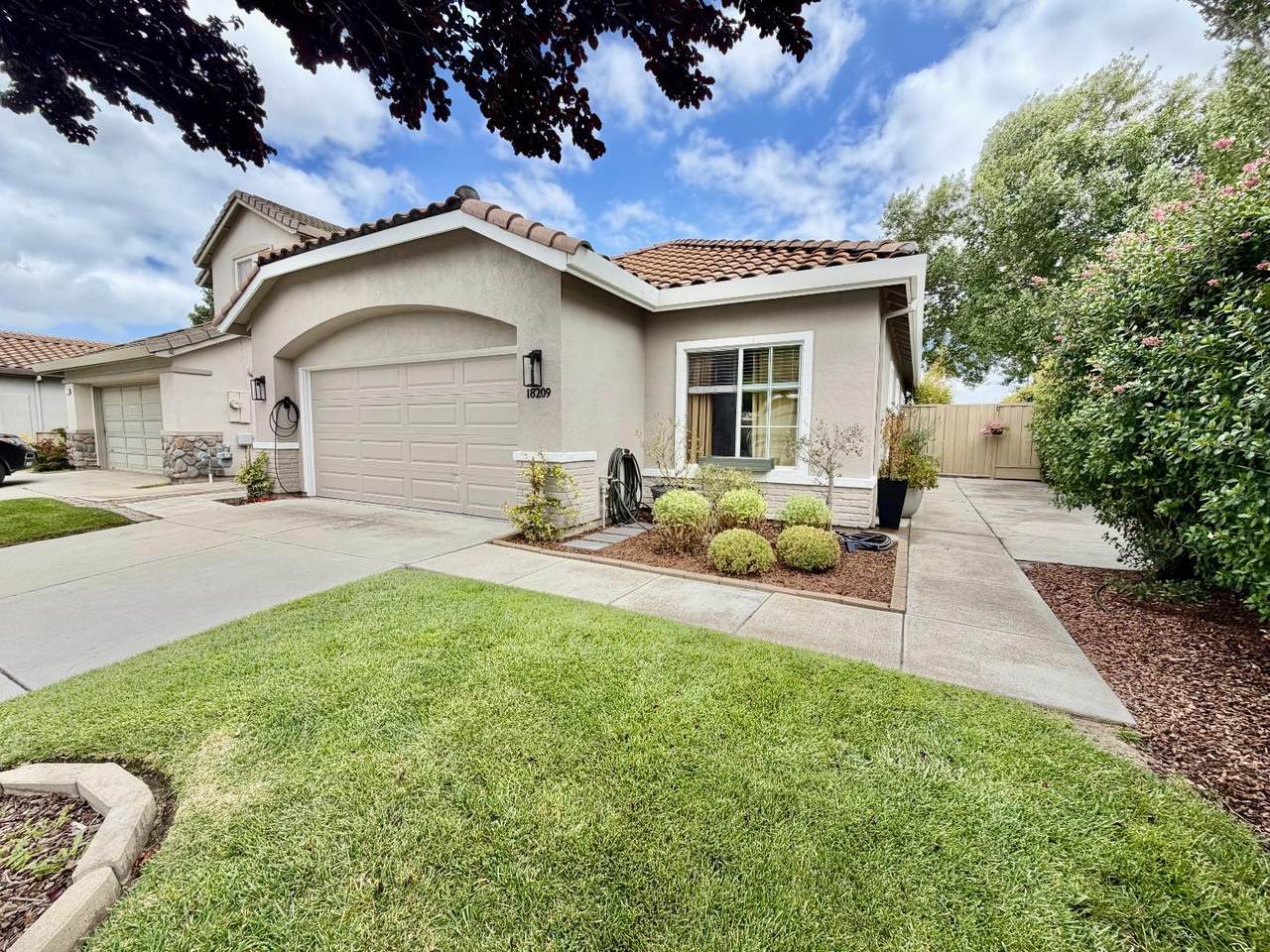 18209 Stonegate Ct - Photo 1
