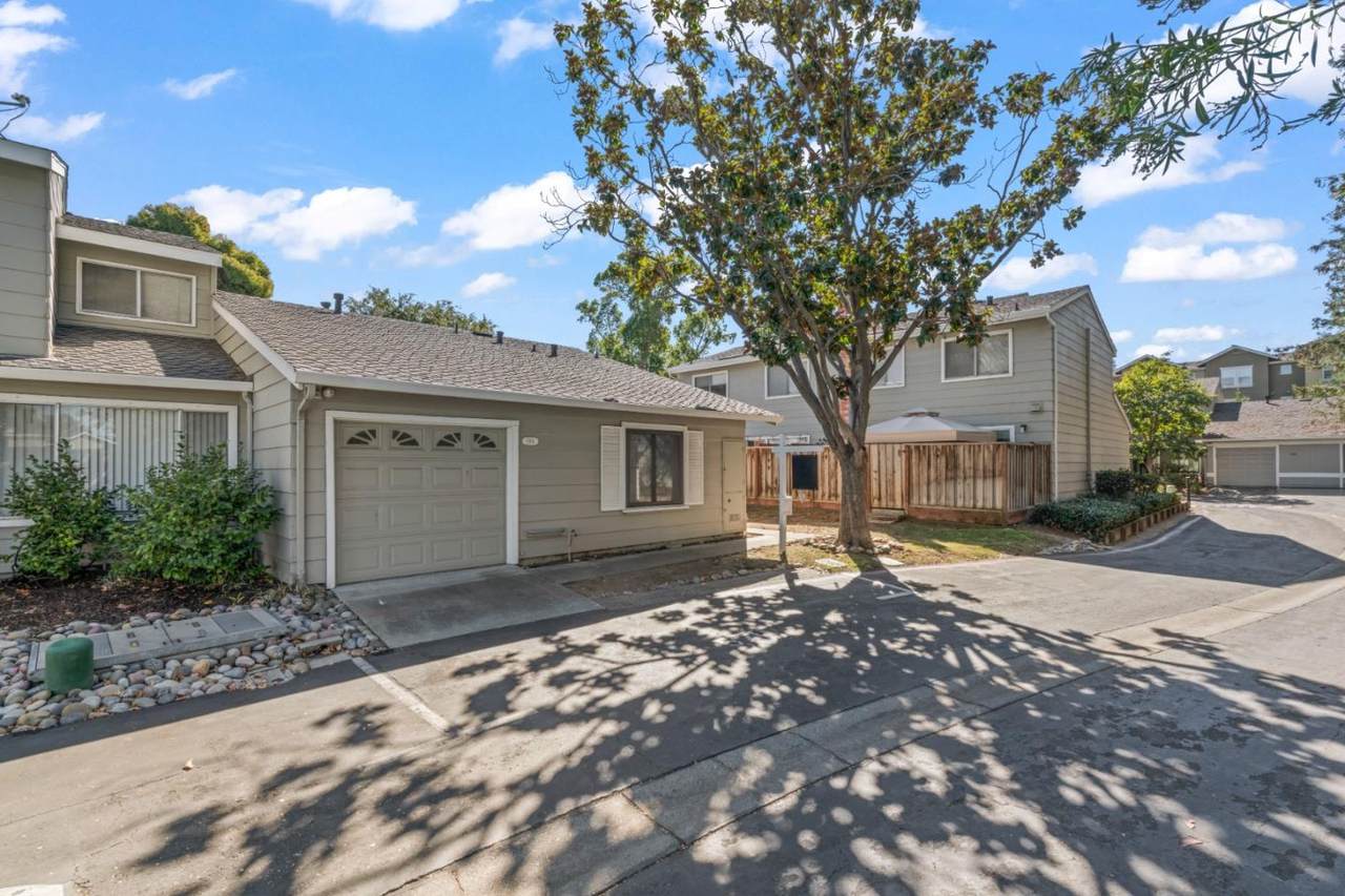 570 Latimer Cir - Photo 1
