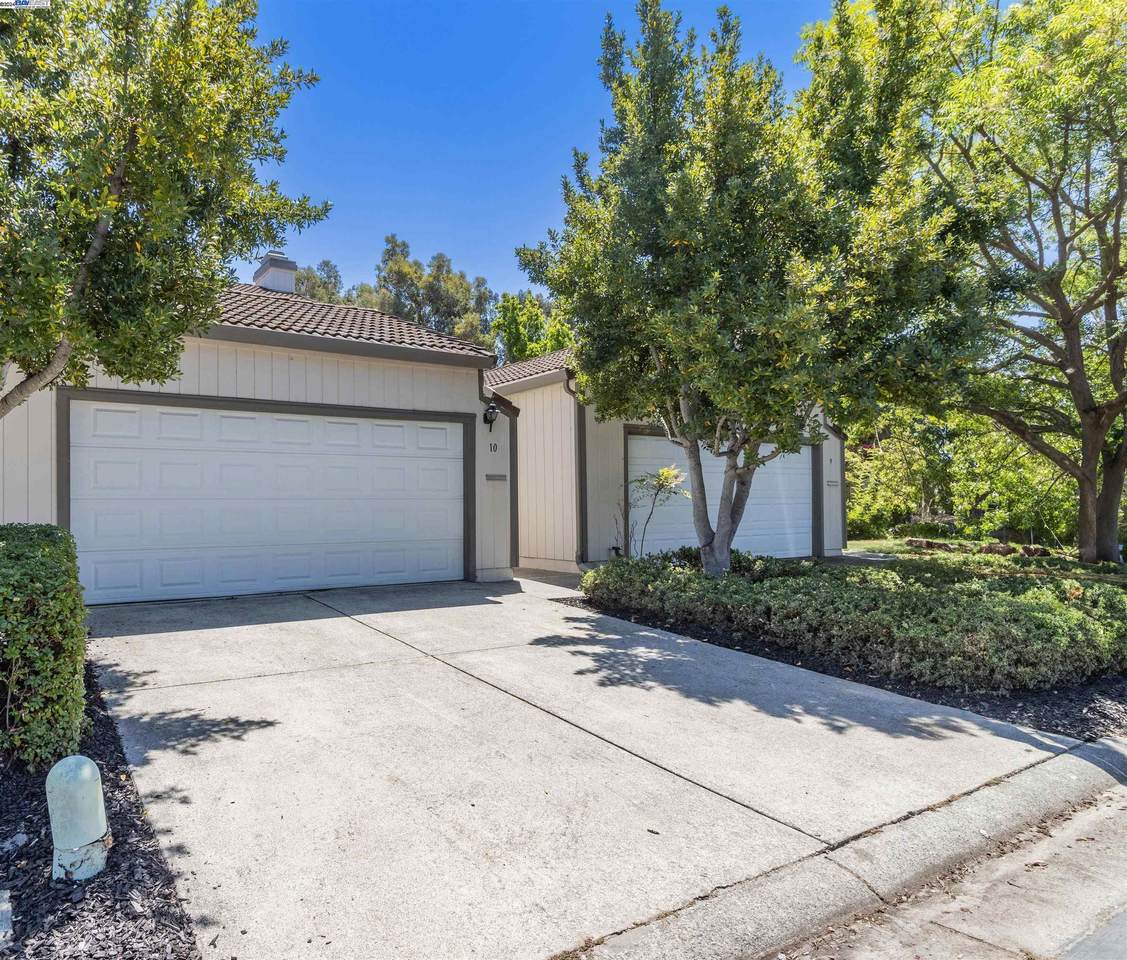 10 Knoll Ct. - Photo 1