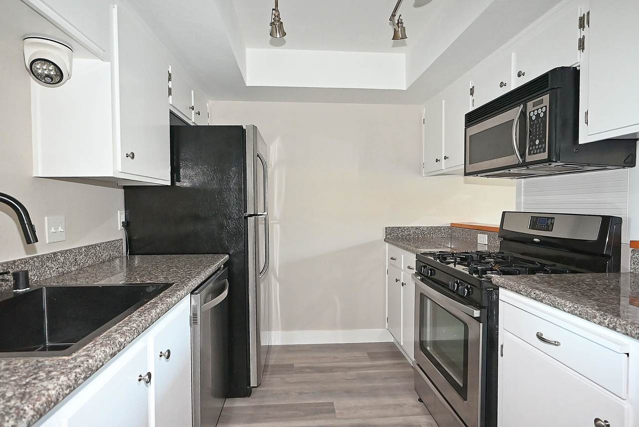 19100 Crest Ave 23 - Photo 1