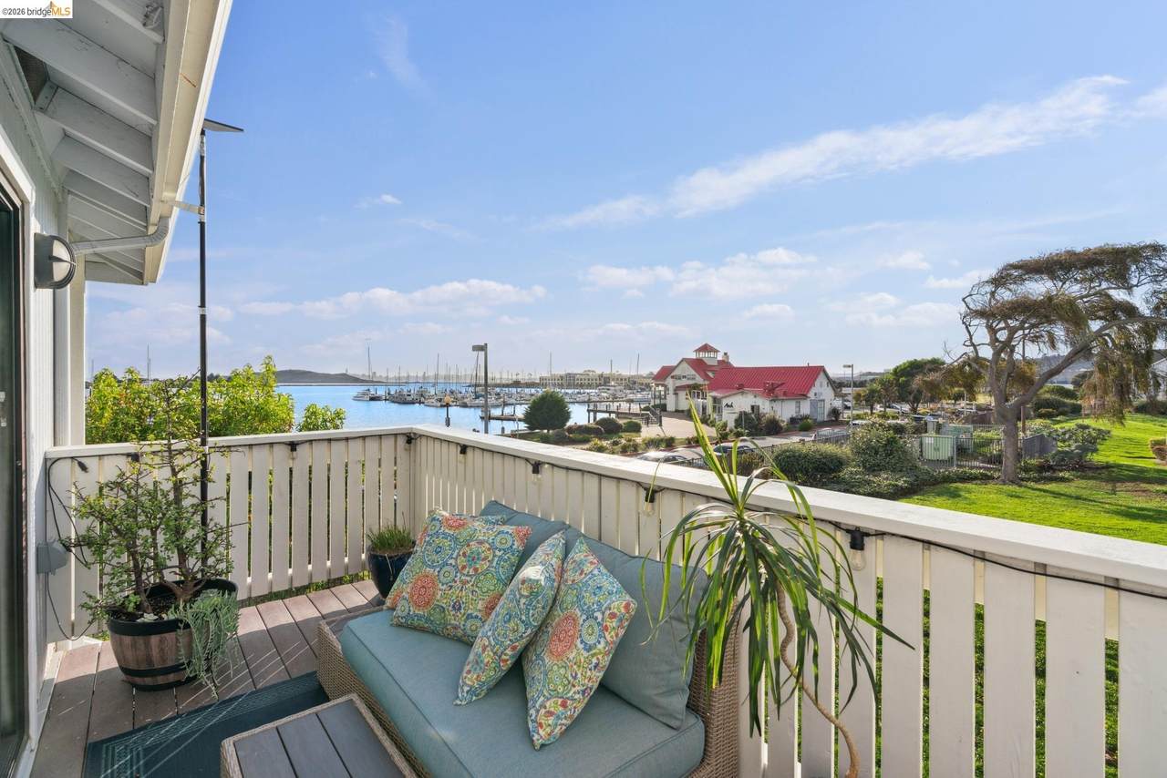 184 Schooner Ct - Photo 1