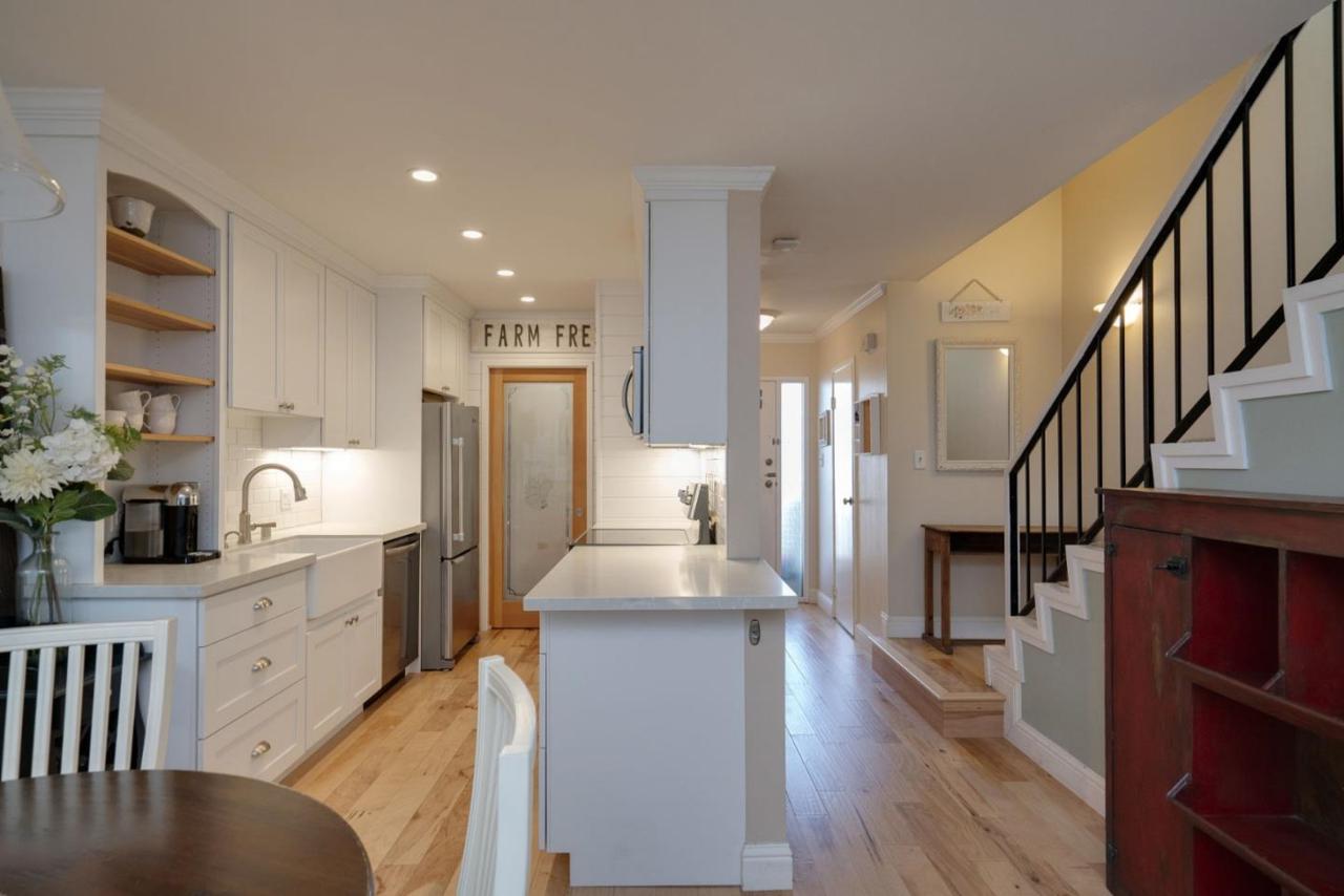 920 Peninsula Ave - Photo 1