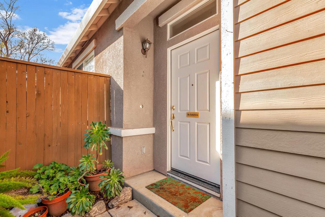 18 Rockwell St - Photo 1