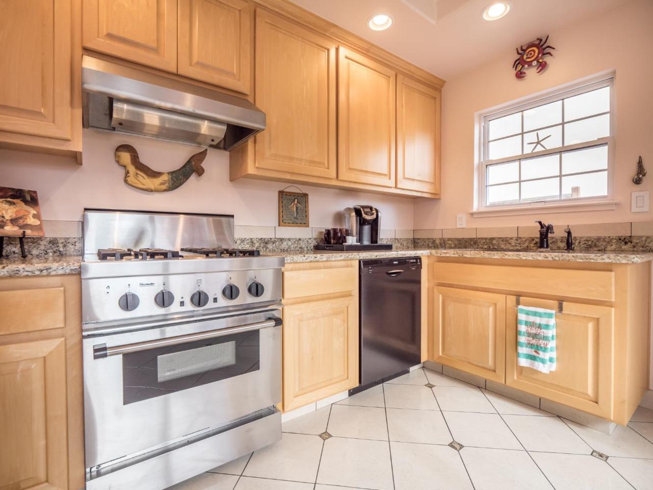 214 Spreckels Dr - Photo 1